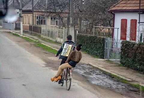 Свидание на велосипеде с аккордеоном