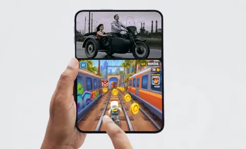 Watching a Movie While Playing Subway Surfers