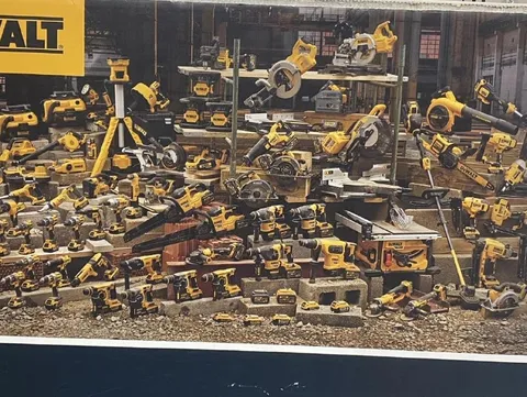 Армия имперских кулаков из DeWalt