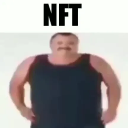 NFT парень меняет футболки