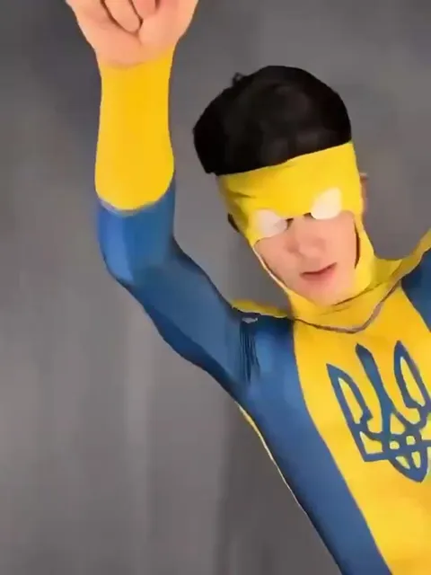 Украинский супергерой танцует