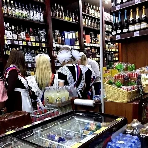 Школьницы выбирают алкоголь
