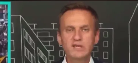 Эксперты по очереди говорят