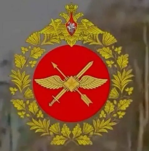 Военная эмблема с крылатым щитом