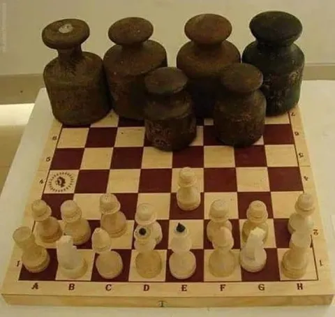 Шахматы с неравными фигурами