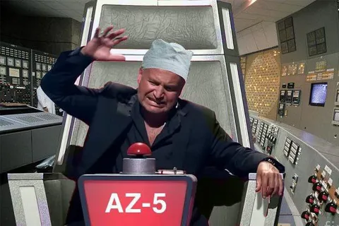 Человек у кнопки AZ-5