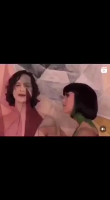 Две женщины под грустную песню