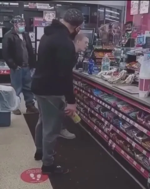 Падение у кассы