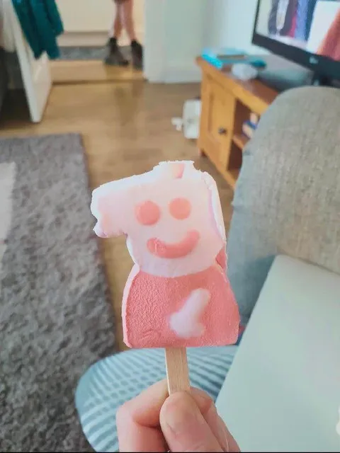 Счастливое мороженое на палочке