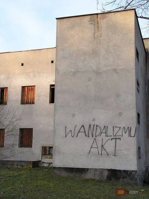 Akt wandalizmu na ścianie