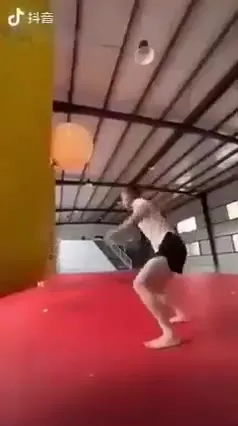 练腿练到飞出去