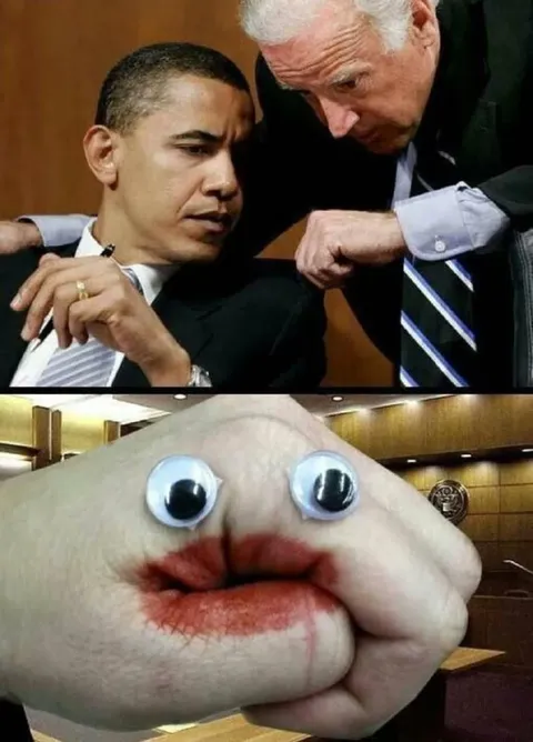 Байден шепчет Обаме, а там это