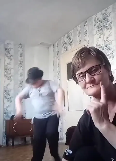Танец и сердечко под музыку