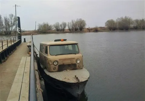 УАЗ на лодке
