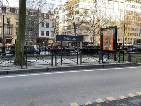 Defcaqz street sign