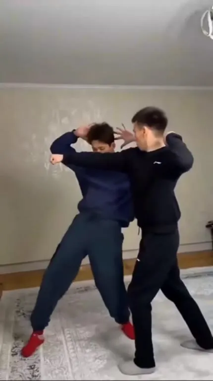 Неловкий танец под Say It Right
