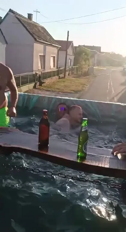 Бассейн на тракторе