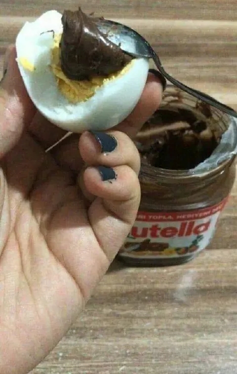 Яйцо с шоколадной начинкой