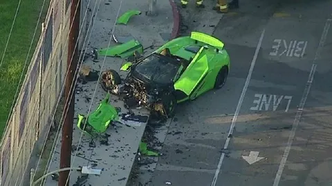 Lamborghini Crashes Into Wall