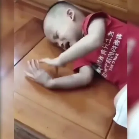 孩子笑到停不下来