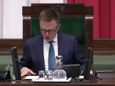 Ведущий заседания возмущён