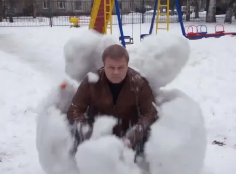 Мужчина спокойно делает невозможное