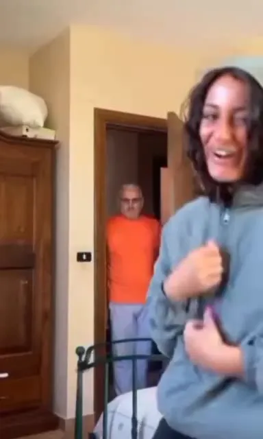 Неожиданный выход из двери