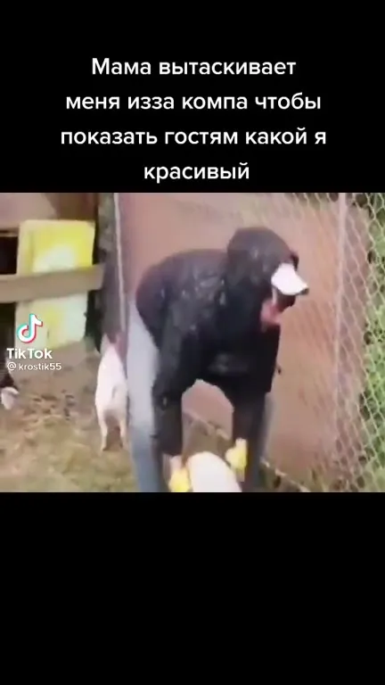 Мама показывает гостям, какой я красивый