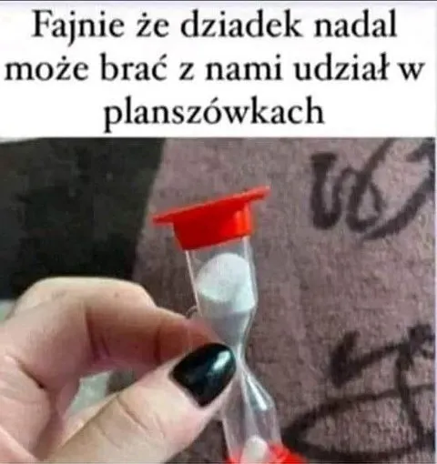 Dziadek gra w planszówki