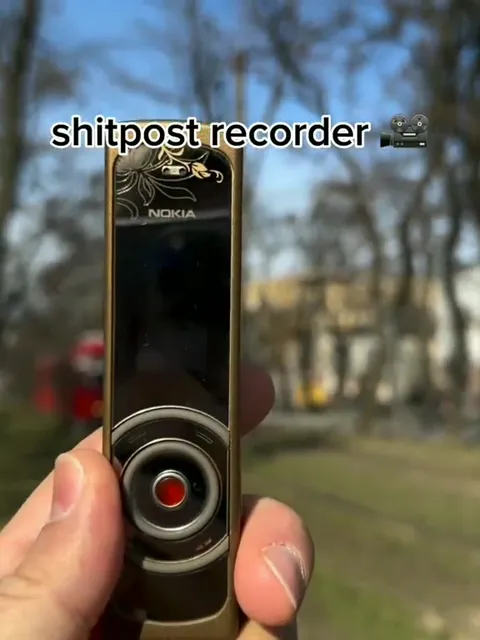 Shitpost Recorder Captures a Tram