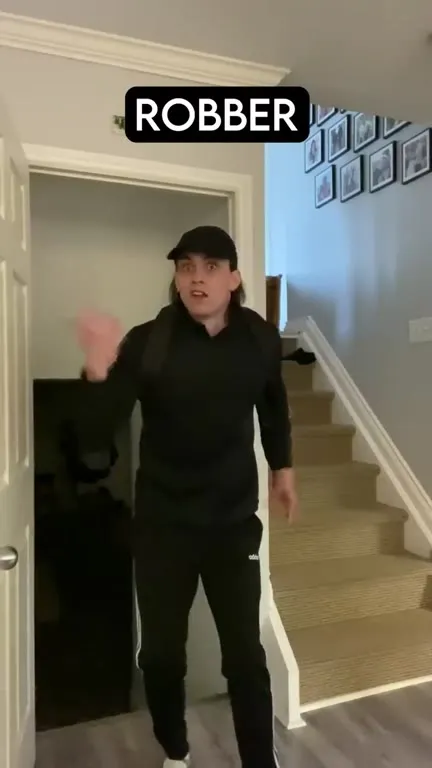 Robber Shows Up at the Wrong House