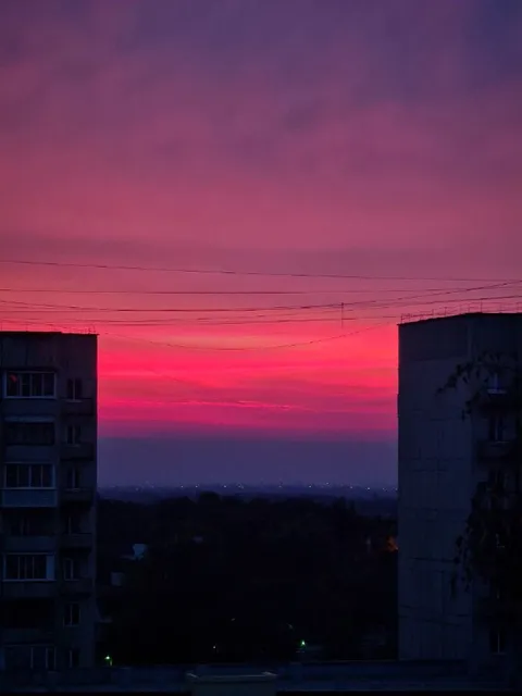 Рассвет между многоэтажками