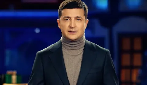 Зеленский смотрит прямо в камеру