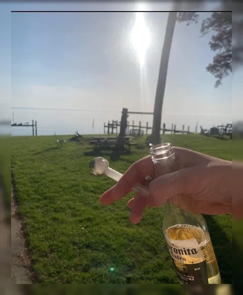 Пиво с ложкой у моря
