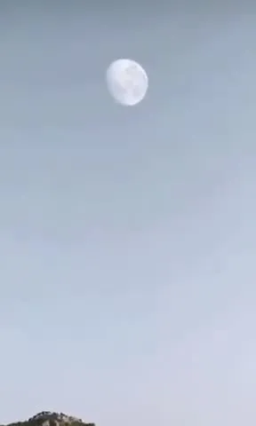Послание на поверхности Луны