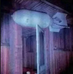 Таинственная фигура в сарае