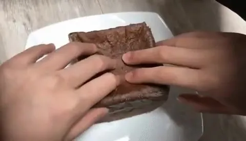 Шоколадный кубик с сюрпризом