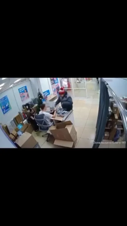 Покупатель внезапно оживился