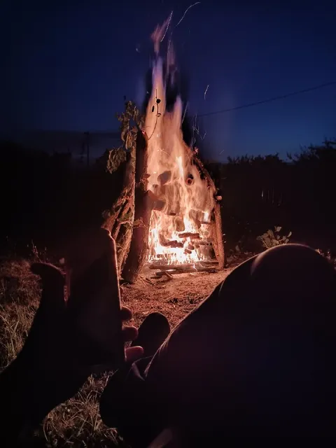 Костёр под ночным небом