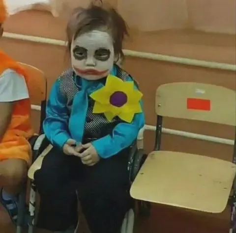 Маленький Джокер на уроке