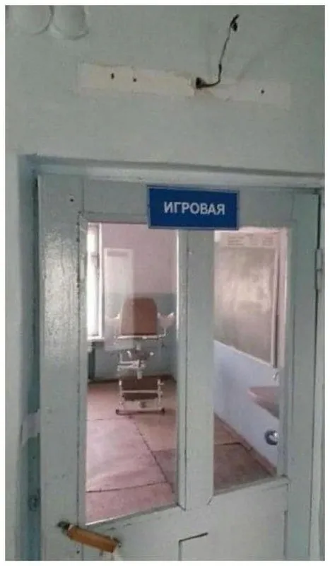 Дверь в игровую комнату