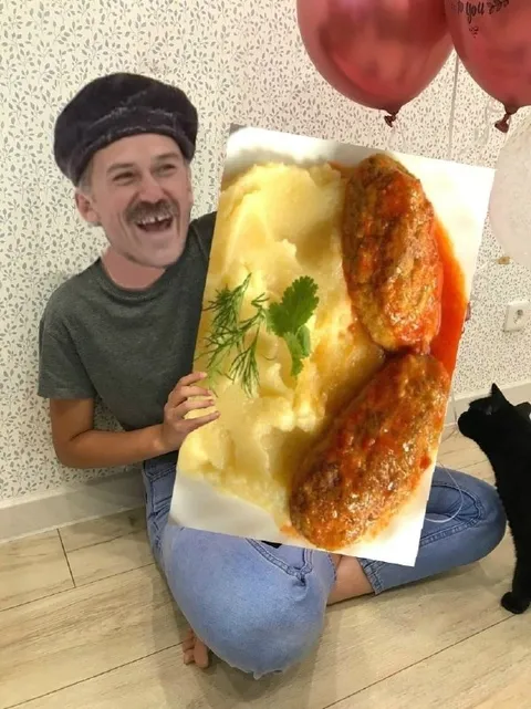 Мужчина с огромной котлетой