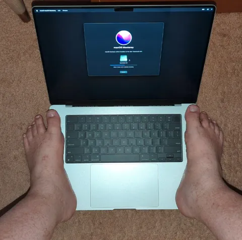 MacBook Foot Installation