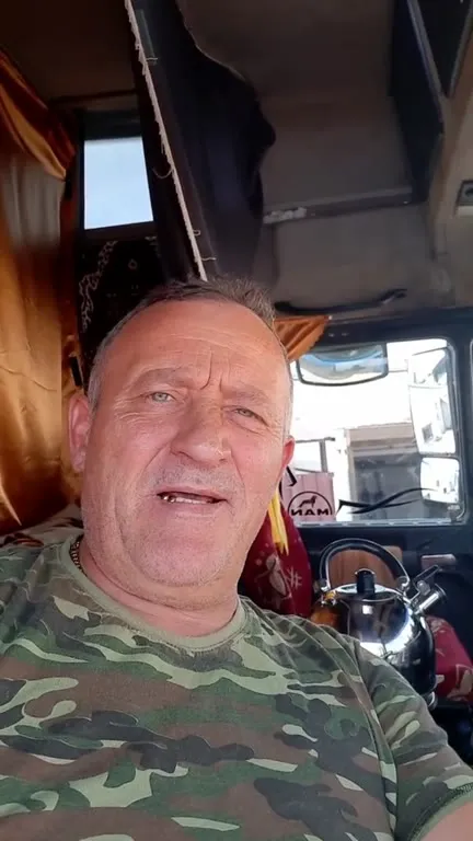 В интернете сидишь, нихуя не делаешь