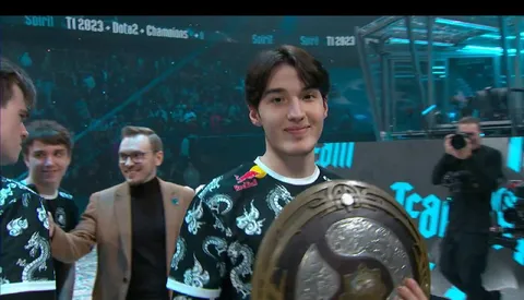 Dota 2 Champion Holding the Aegis