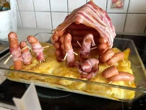 Сосисочный домик из бекона