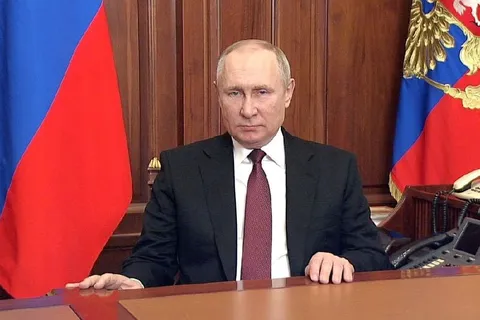 Путин за рабочим столом