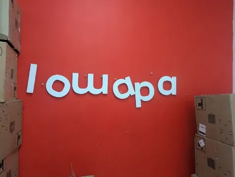 Странная вывеска louapa