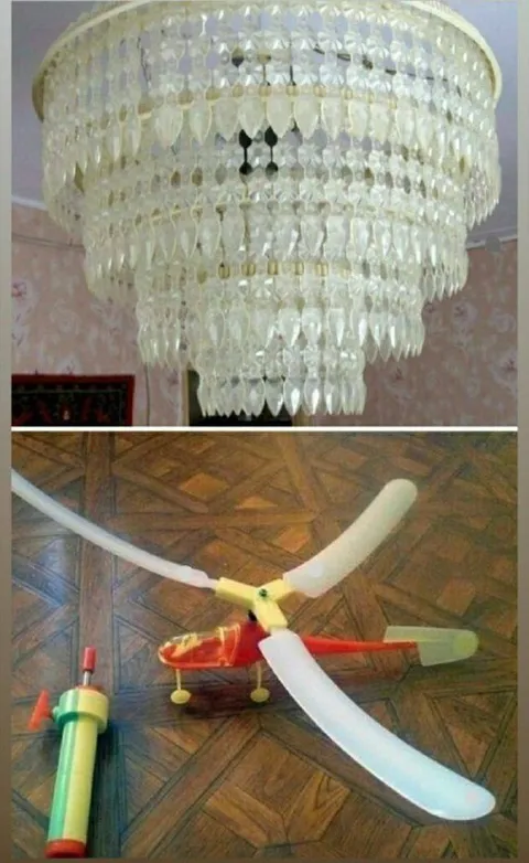 Люстра и игрушечный самолёт