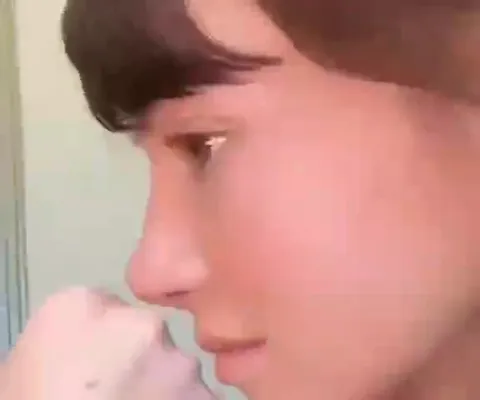 Кулак идеально прилегает к лицу